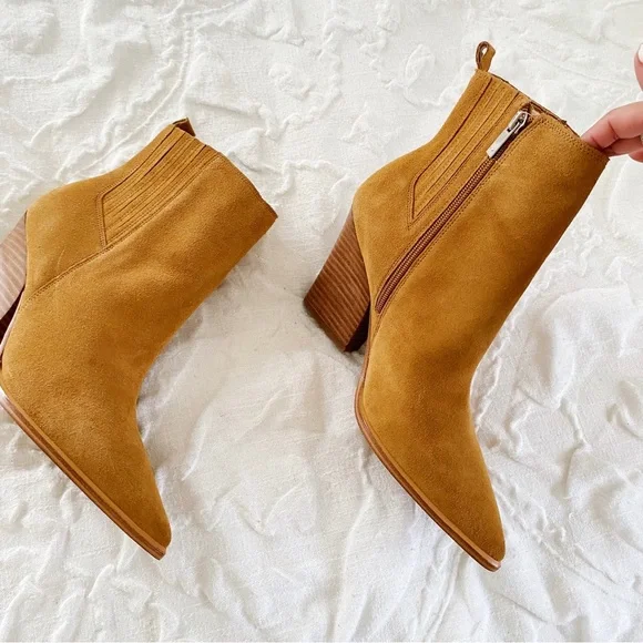 Marc Fisher Mariel Western
Boot New $199 - Picture 3 of 5